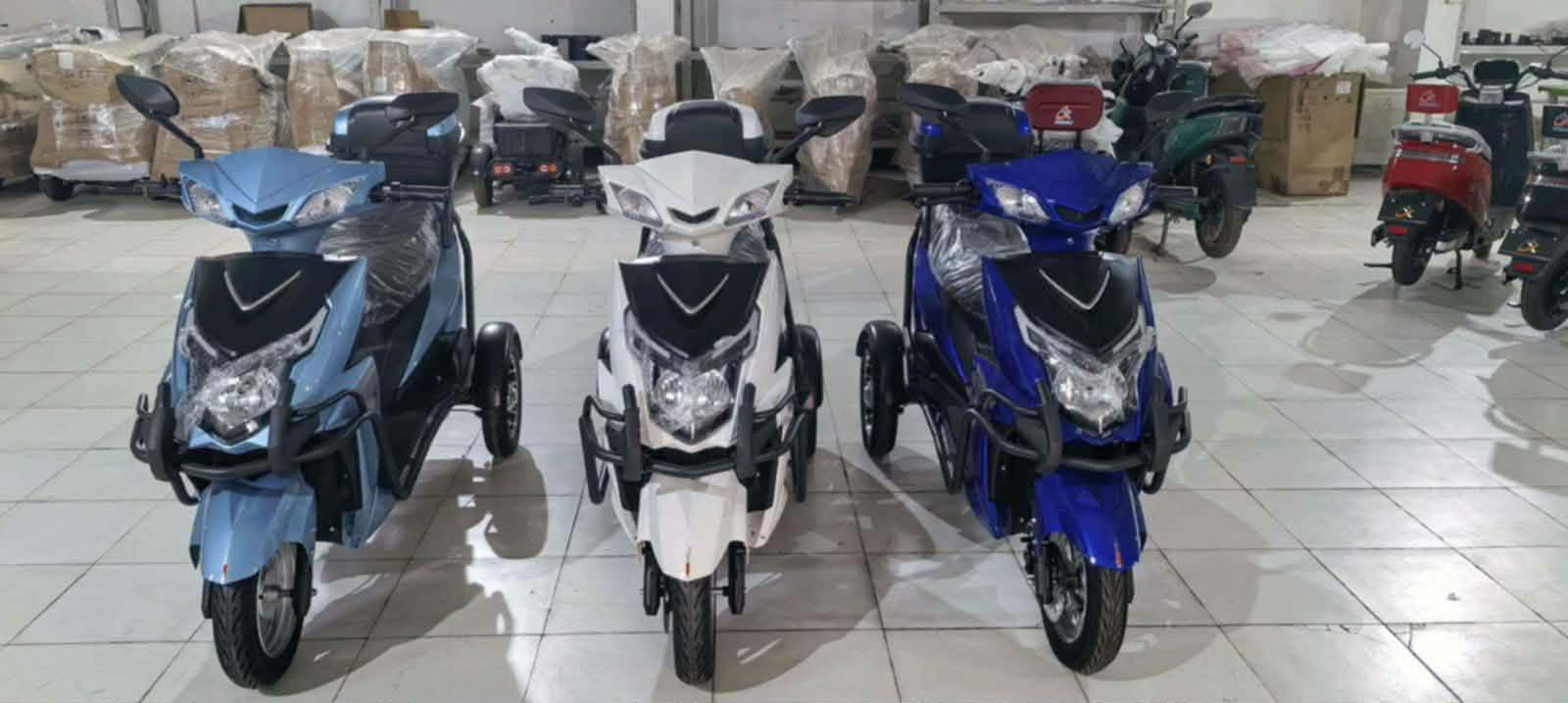 Sporty 3-Wheeler Scooter